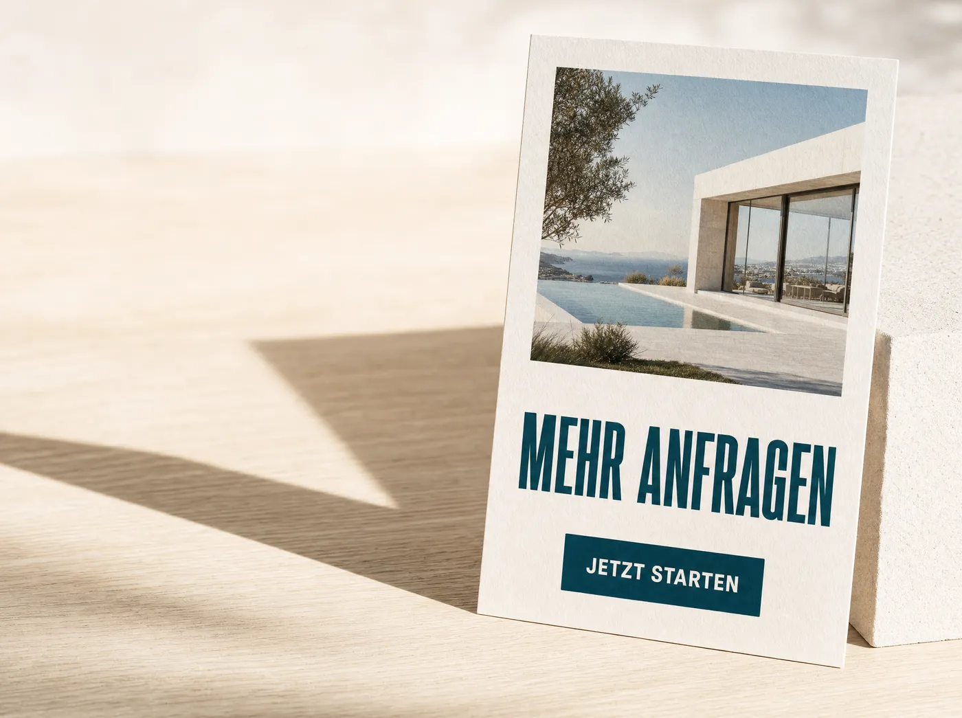 Ein einzelner aufgestellter Seitenentwurf mit einer Headline und einem Knopf